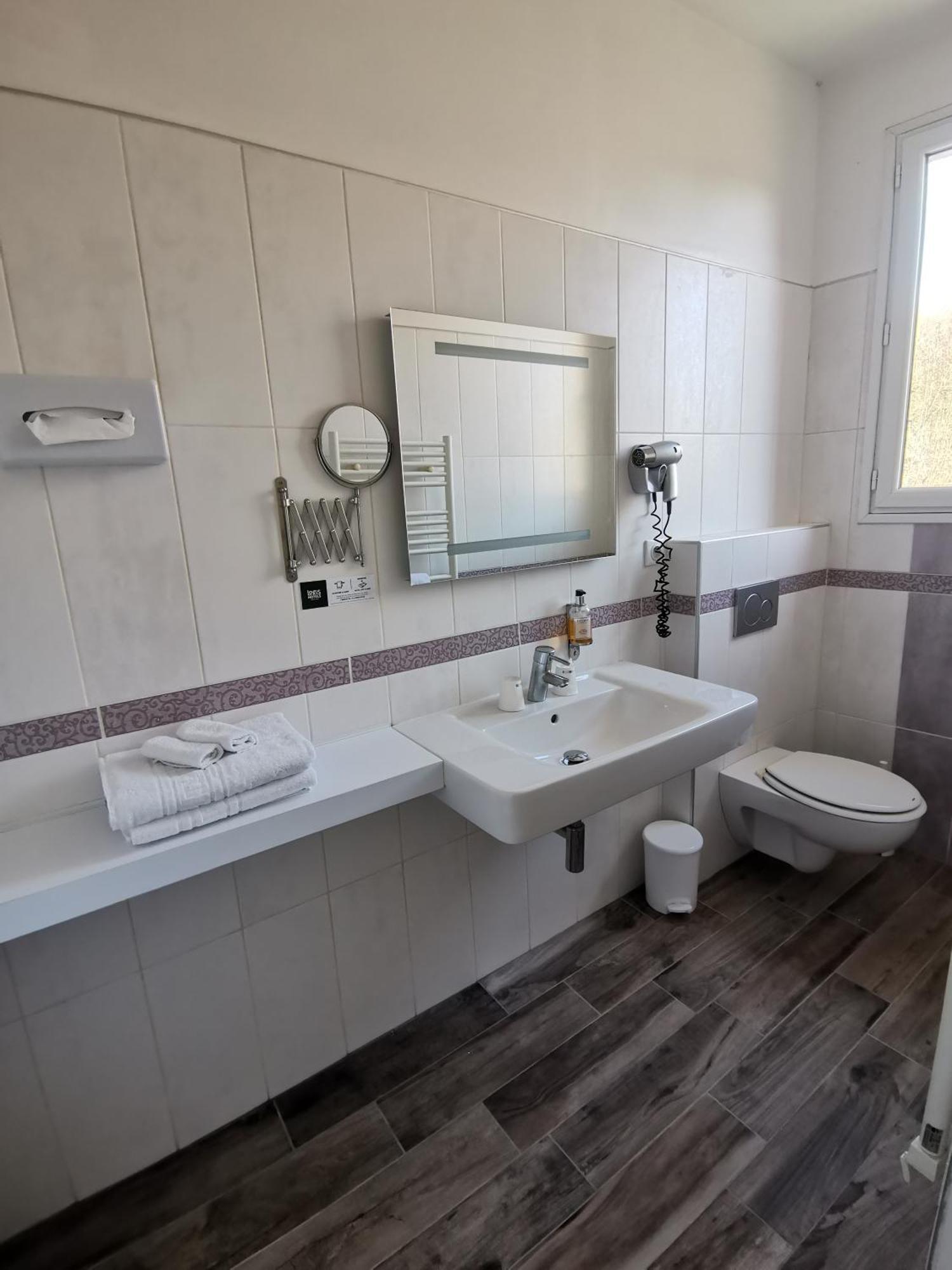 Logis Hotel Le Cerf Briare Kültér fotó