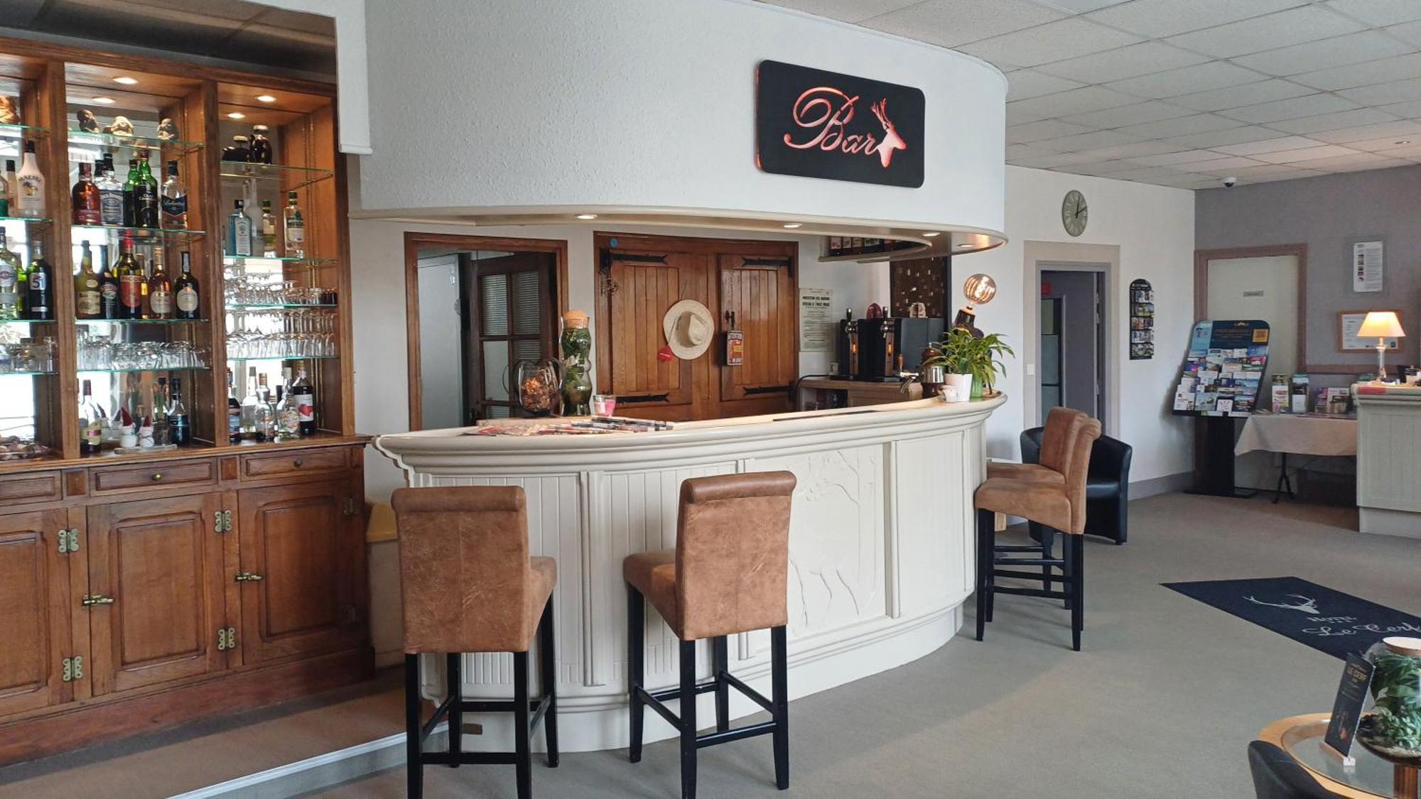 Logis Hotel Le Cerf Briare Kültér fotó