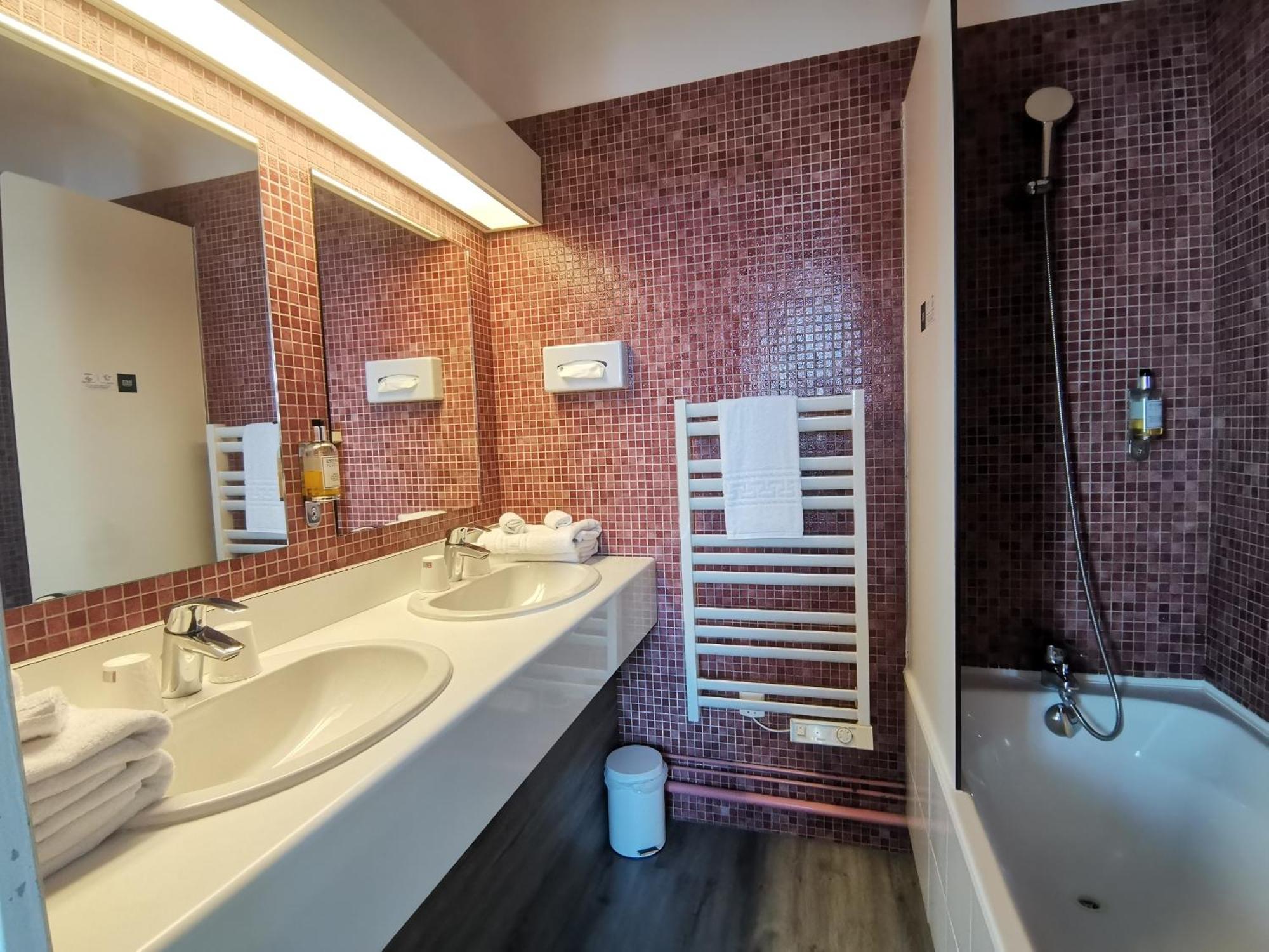Logis Hotel Le Cerf Briare Kültér fotó